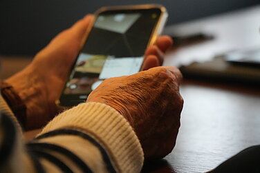 Am 15. Mai findet eine Smartphone-Sprechstunde für Senioren im Günzburger Rathaus statt. Foto: Michael Lindner/Stadt Günzburg
